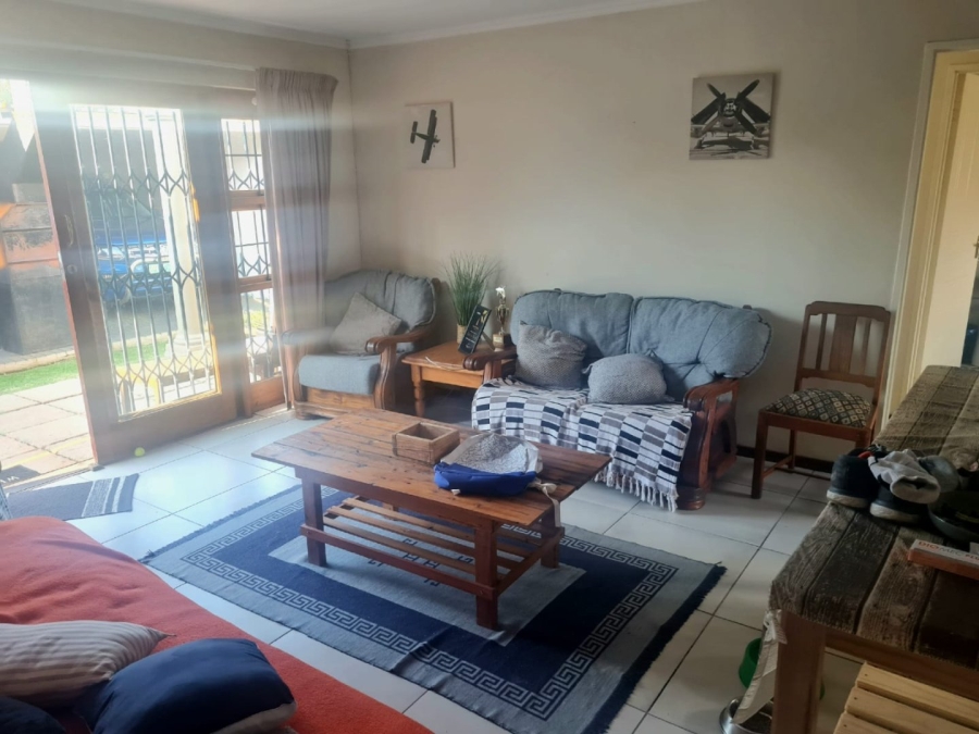 2 Bedroom Property for Sale in Langenhovenpark Free State